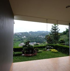 Thio'S Villa Μπαντούνγκ Exterior photo