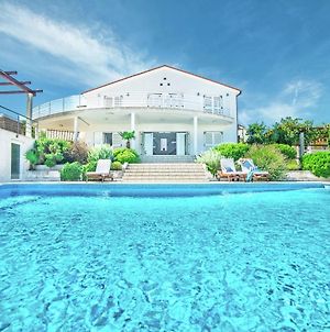 Spacious Detached Villa With Pool Near Pula With Sea View Ližnjan Exterior photo