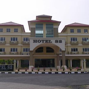 S2 Hotel Σερεμπάν Exterior photo