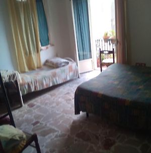Room In Guest Room - Large Room For Five People Ταορμίνα Exterior photo