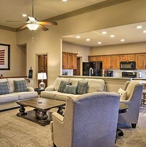 Expansive Townhome With Game Room And Community Pool Branson West Exterior photo
