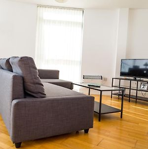 Serviced Apartment In Liverpool City Centre - Free Parking - Balcony - By Happy Days Exterior photo
