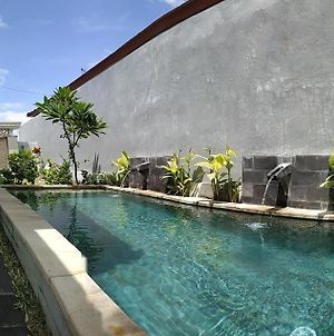 Villa Santika Banjar  Exterior photo