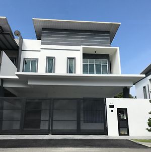 Semi-D New House @ Sungai Abong Muar*10~20Pax Βίλα Exterior photo