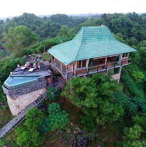 Batu Hill Villa Watukarung Exterior photo