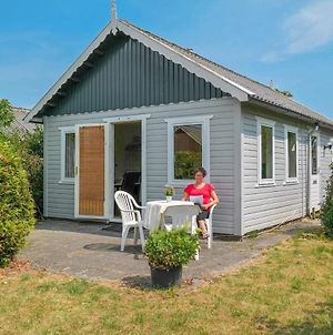 Charming Wooden Cottage Madelief 4P Close To Lake Lauwersmeer Anjum Exterior photo