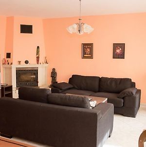 Peach Coloured 2-Bdr Apartment By The Sea Garden Βάρνα Exterior photo