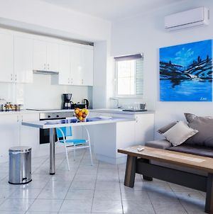Blue & White Lux Flat, Just 50 Meters From Beach! Διαμέρισμα Καλύβες Exterior photo