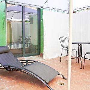 Urban Manesa City Center Apartment With Private Patio Μανρέζα Exterior photo