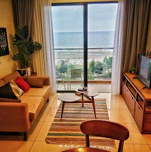 Myreen'S Suite @ Timurbay Beachfront Residence Κουαντάν Exterior photo