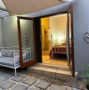 Favour Ξενοδοχείο Pretoria-Noord Exterior photo