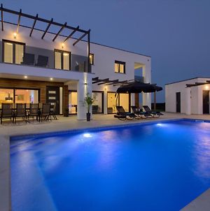 New Luxury Villa With Heated Pool With Hydromassage, Biliard Near Town Center Marčana Exterior photo