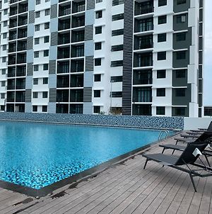 Desaru Utama Apartment With Karaoke, Netflix, Pool View, Free Wifi And Near Car Park Exterior photo