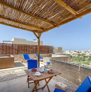 Gozo Penthouse With Private Rooftop Jacuzzi, Terrace + Views Διαμέρισμα Xagħra Exterior photo