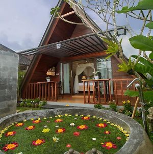 Tri Dewi Residence By Pramana Villas Ουμπούντ Exterior photo