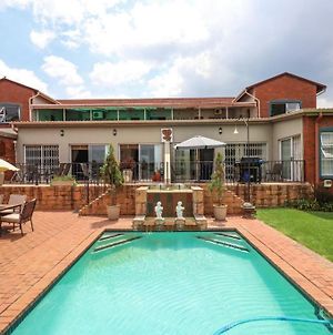 The Lakehouse Guest House Brakpan Exterior photo