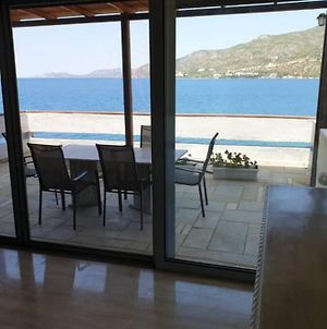 Penthouse -Breathtaking Sea View-Just On The Beach Διαμέρισμα Λουτράκι Exterior photo