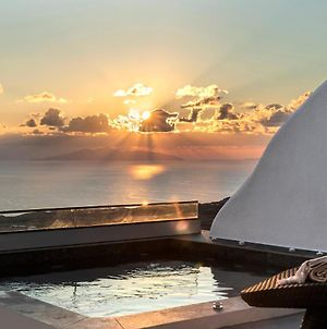 La Estrella 4 Suites With Sea View & 4 Prive Hot Tub Βούρβουλος Exterior photo