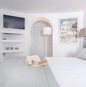 Aqua Mare Luxury Suites Santorini Island Exterior photo
