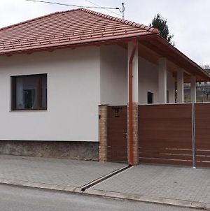 Zsofi Vendeghaz Διαμέρισμα Szekszárd Exterior photo