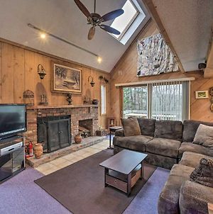 Cozy Mountain Retreat With Deck About 3 Mi To Mount Snow Βίλα West Dover Exterior photo