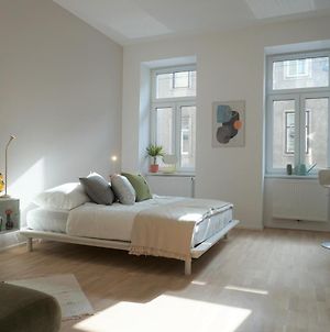 Schlicht Und Elegant - Apartments Mit 2 Schlafzimmern Am Westbahnhof Βιέννη Exterior photo
