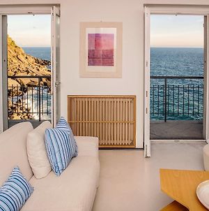 Carattino 12: Idyllic Seafront Family Retreat Διαμέρισμα Βερνάτσα Exterior photo