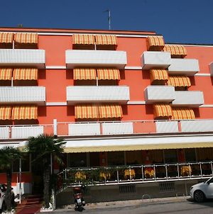 Hotel Paron Μπιμπιόνε Exterior photo