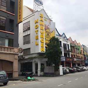 Hotel Zamburger Sunway Mentari Petaling Jaya Exterior photo