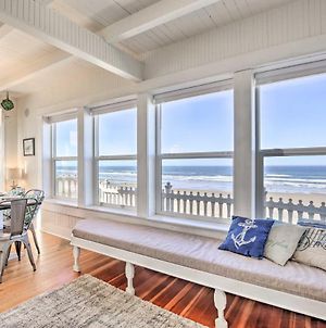 Beachfront Newport Cottage With Private Hot Tub! Exterior photo