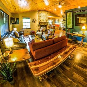 Woods Upon A Time Remodeled Cabin With Fireplace, Pond View & Firepit - Your Getaway Story Awaits! Βίλα Murphy Exterior photo