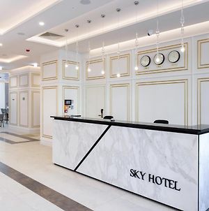 Sky Hotel Krasków Exterior photo