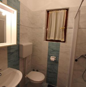 Apartment In Vrvari With Two-Bedrooms 1 Πόρετς Exterior photo