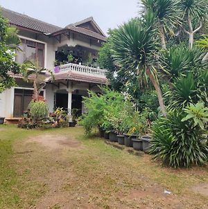 Oyo 90445 Villa Beta Syariah Pondokcabe Hilir Exterior photo
