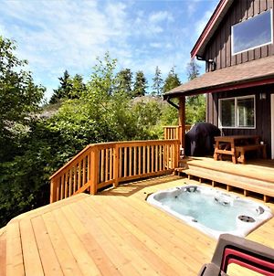 Beautiful Waterfront Cabin With Hot Tub! Ucluelet Exterior photo