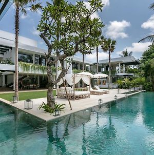 Villa Sapta Bayu - Luxurious Heaven In The Heart Of Canggu Exterior photo