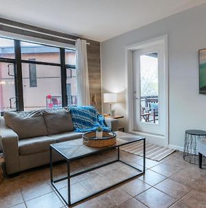 Bright And Airy Condo With Pool! #454 Κελόουνα  Exterior photo