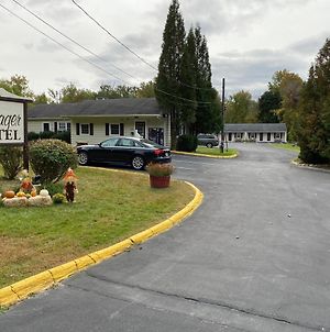 Villager Motel Williamstown Exterior photo