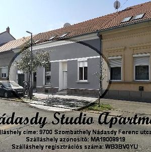 Nadasdy Studio Apartment Σζομπαθέλι Exterior photo
