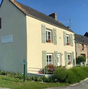 Les Voiles Vertes Bed and Breakfast Moidrey Exterior photo