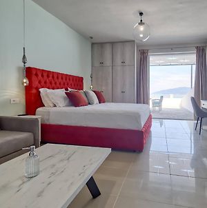 Epipleon Luxury Suites -102- Δωμάτιο 45τμ με βεράντα 35τμ μπροστά στη θάλασσα Ναύπακτος Exterior photo