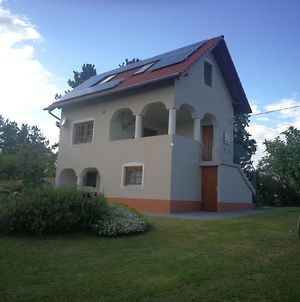 Bottyahat Guesthouse Rezi Exterior photo