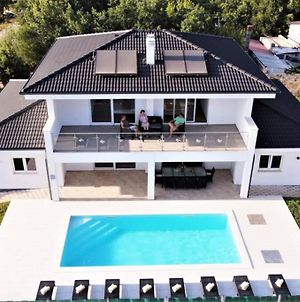 New Villa With Pool Barbariga Exterior photo