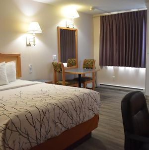 Canadas Best Value Inn & Suites Castlegar Exterior photo