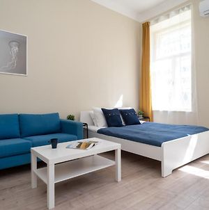 Cosy Apartment With Airconditioning And Balcony Βουδαπέστη Exterior photo