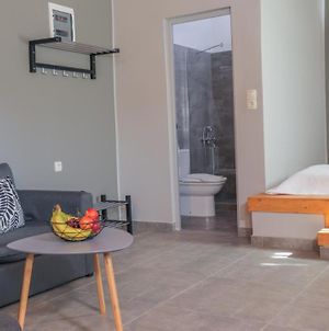 Spitakia-Cozy & Comfy Apartments 10Minutes From The Airport Αρτέμιδα Exterior photo