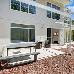 Overlooking Blenheim Beach Feel The Sand Between Your Toes Vincentia Exterior photo