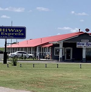 Hiway Inn Express Elk City Exterior photo