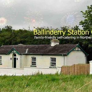 Ballinderry Station Cottage - Luxury Stay. Lisburn Exterior photo