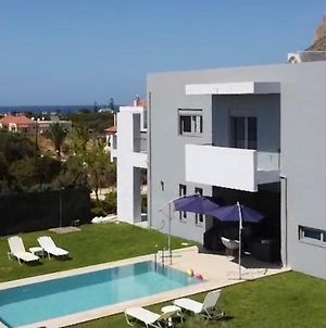 Modern Large Villa With Private Pool Set In A Quiet Location Σταυρός Exterior photo